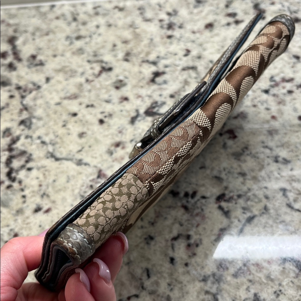 Coach Vintage Patchwork Soho Wallet EUC - image 5